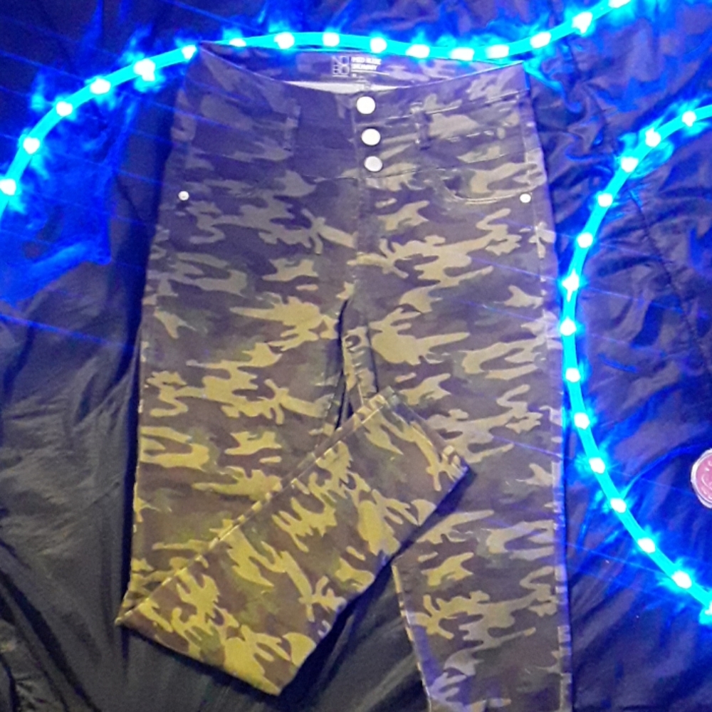 Camouflage mid-rise skinny jeans